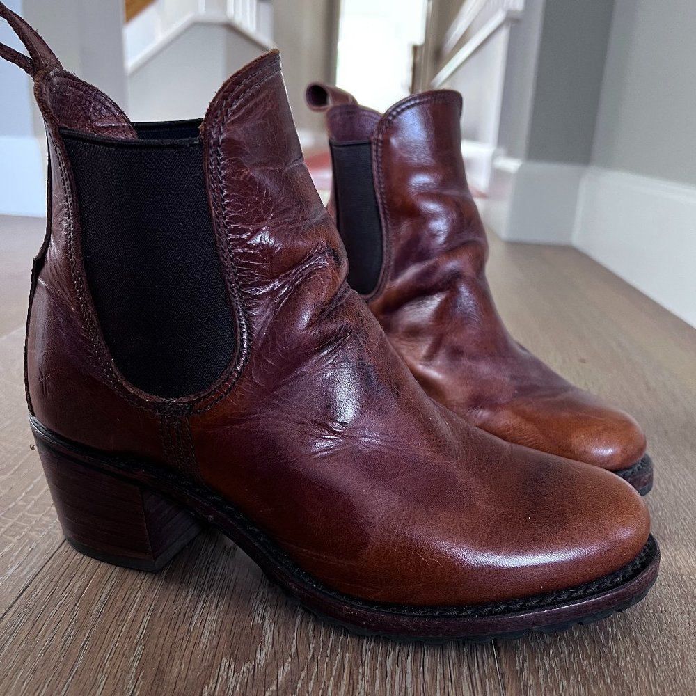 Ladies Frye Chelsea Boot, Cognac, Sz. 10
